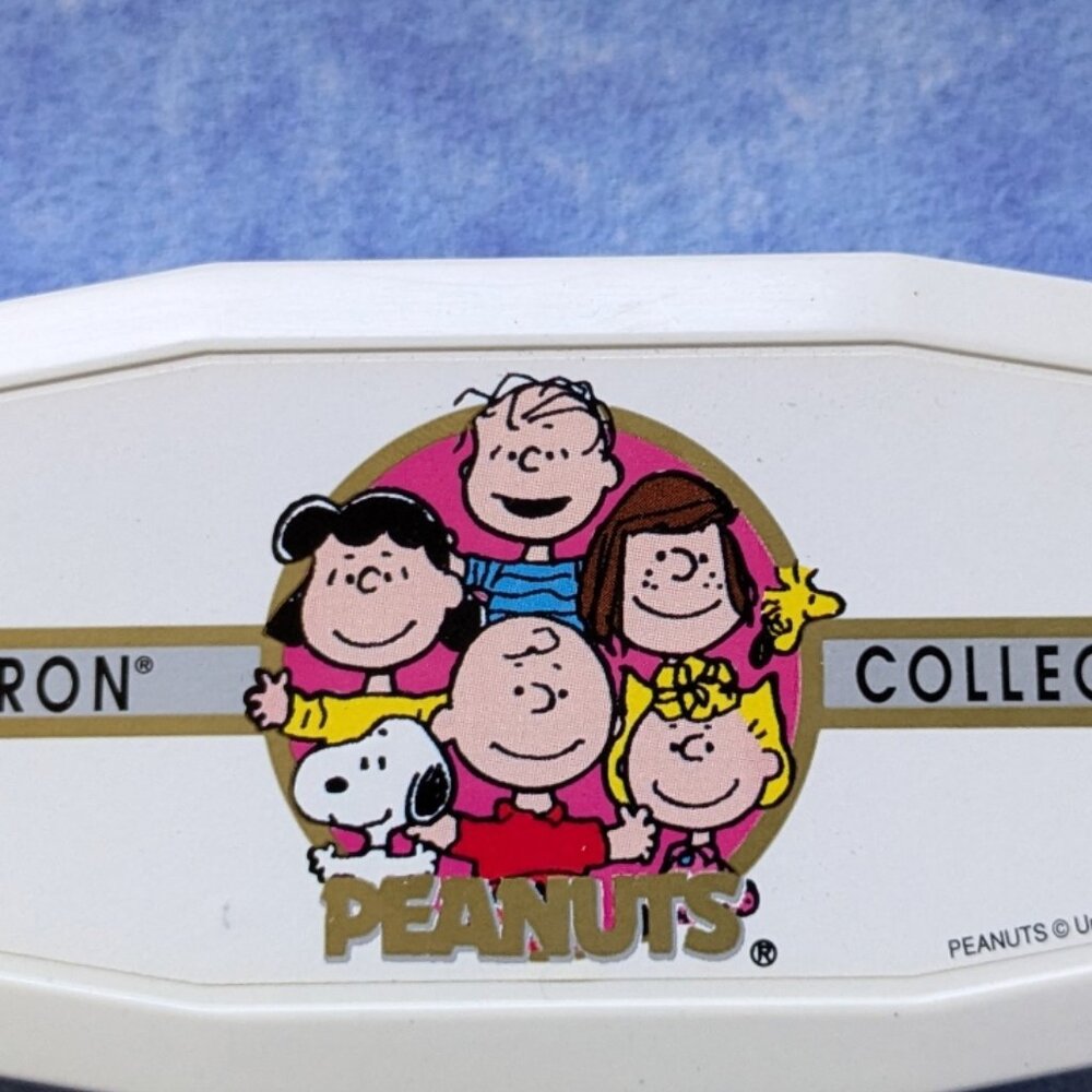 Snoopy/Peanuts plastic watch boxes - Picture 4 of 5